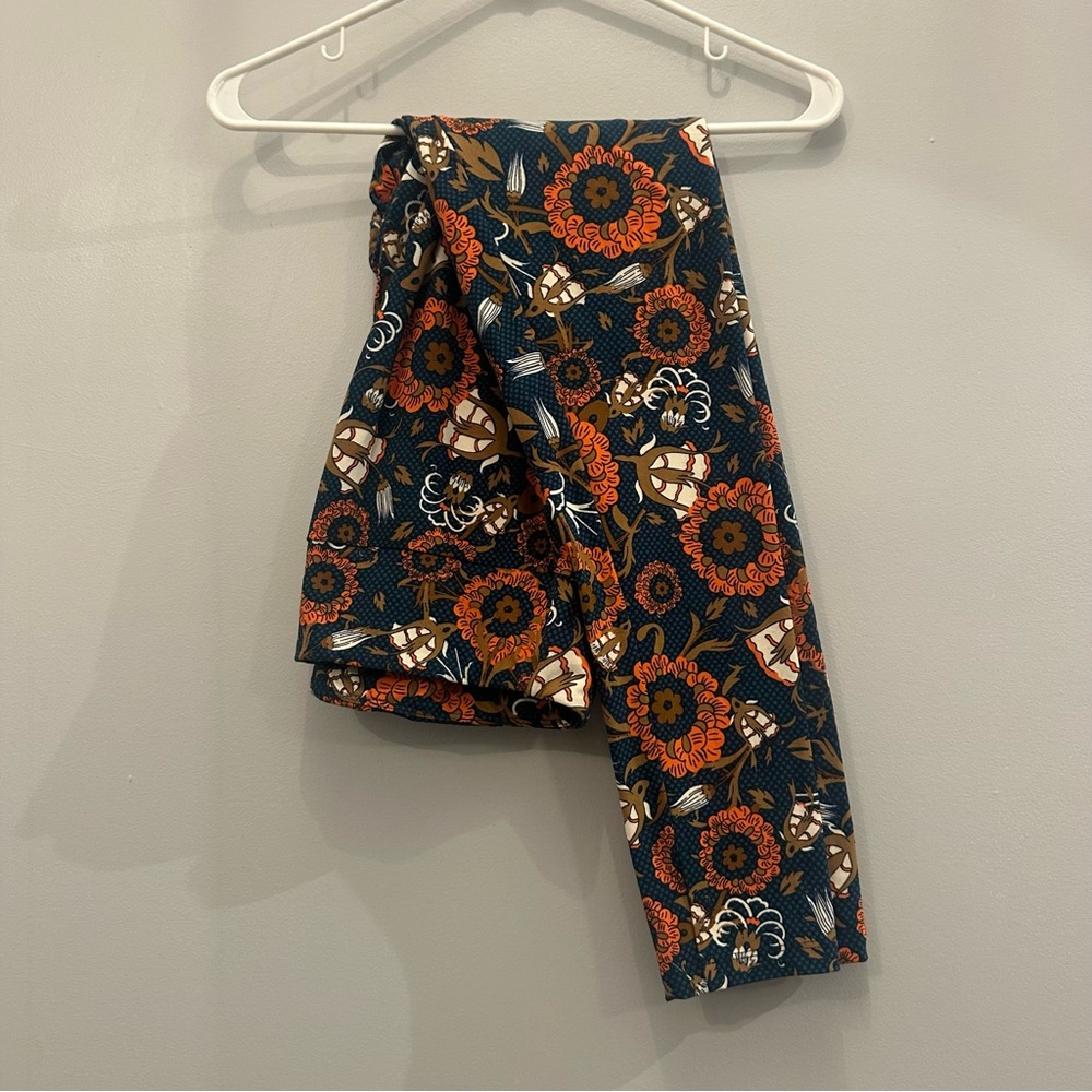 Like New Condition. Lularoe Floral Patterned Leggings. Tall & Curvy.